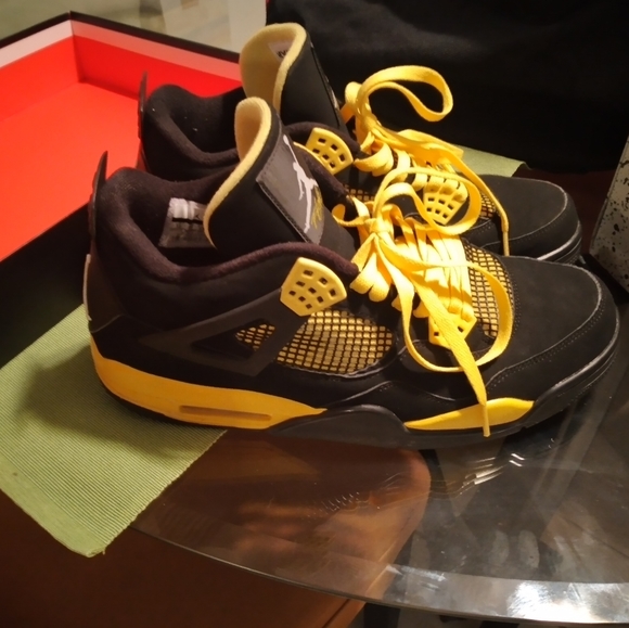 Thunder 4s men size 12 - Picture 2 of 7